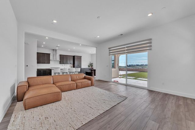 3333 Garden Terrace Dr, Folsom, CA 95630