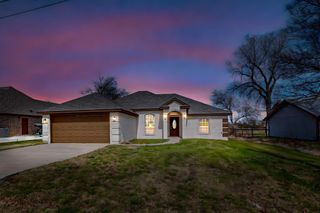 226 Lakeview Drive, Runaway Bay, TX 76426