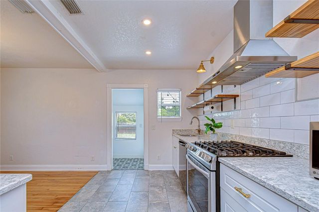 3653 2ND AVENUE N, St Petersburg, FL 33713