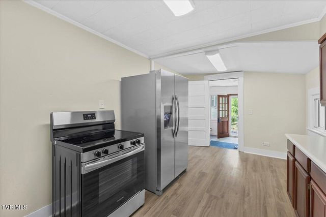 300 Wallace Pike, Bristol, VA 24202