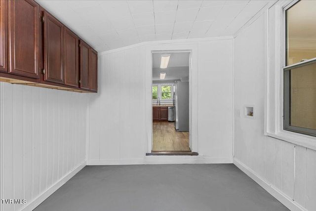 300 Wallace Pike, Bristol, VA 24202