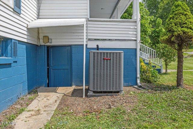 300 Wallace Pike, Bristol, VA 24202