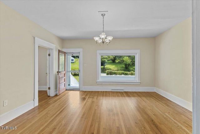 300 Wallace Pike, Bristol, VA 24202