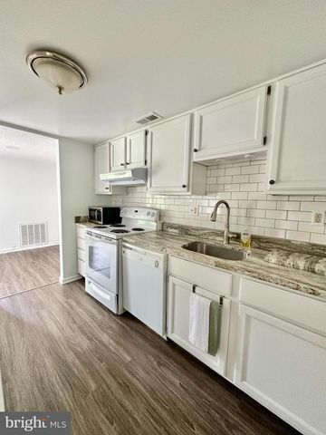 12 HERMITAGE DR, New Hope, PA 18938