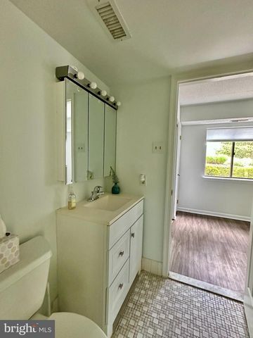 12 HERMITAGE DR, New Hope, PA 18938