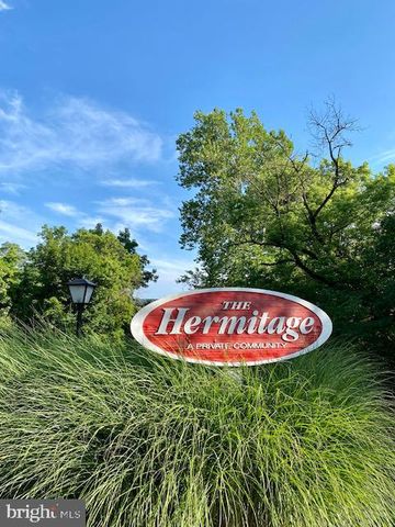 12 HERMITAGE DR, New Hope, PA 18938