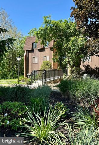 12 HERMITAGE DR, New Hope, PA 18938
