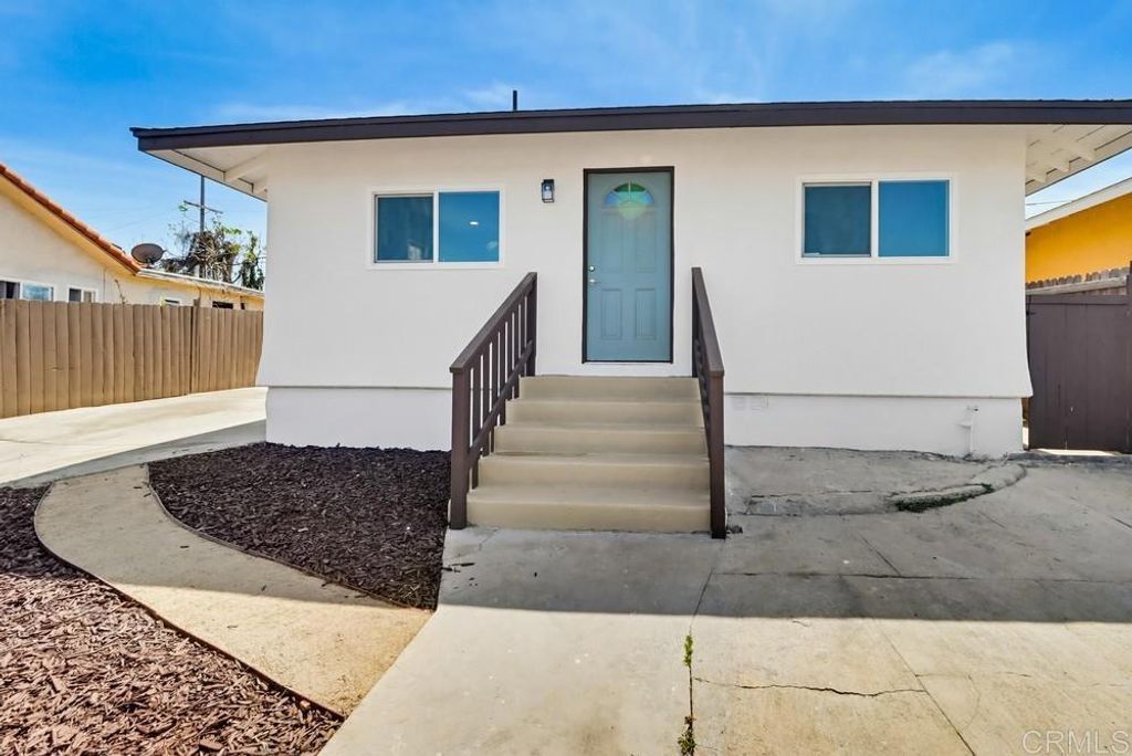 Image 4 of property listing at 3851 53 Hemlock Street, San Diego, CA 92113