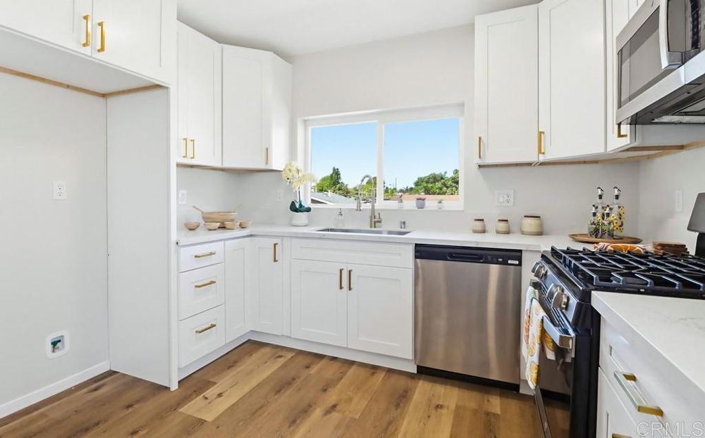 Image 7 of property listing at 3851 53 Hemlock Street, San Diego, CA 92113