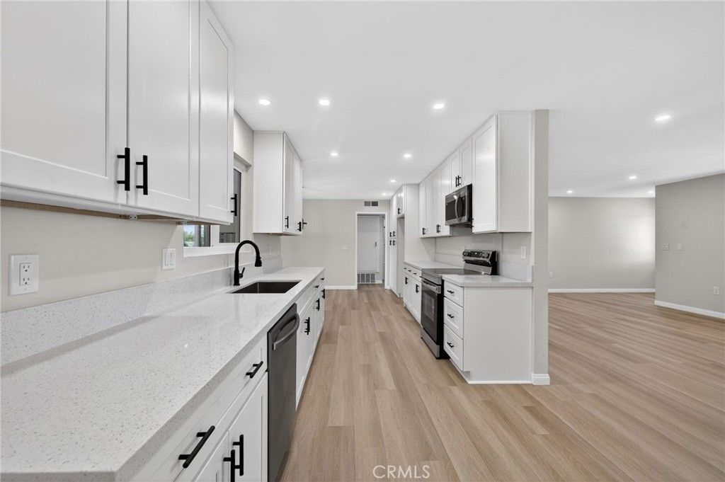 Image 12 of property listing at 28885 Hope Drive, Menifee, CA 92586