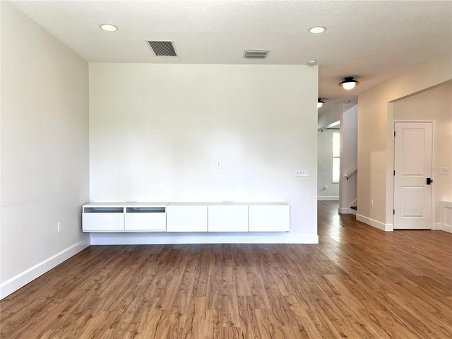 1738 W SPRUCE STREET, Tampa, FL 33607