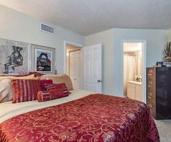 212 Lake Pointe Dr 112, Oakland Park, FL 33309