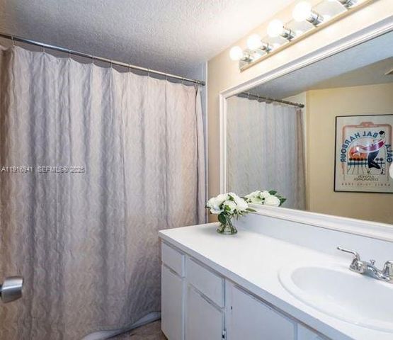 212 Lake Pointe Dr 112, Oakland Park, FL 33309