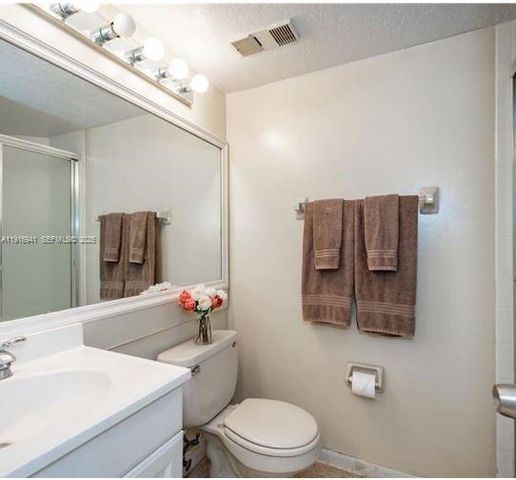 212 Lake Pointe Dr 112, Oakland Park, FL 33309