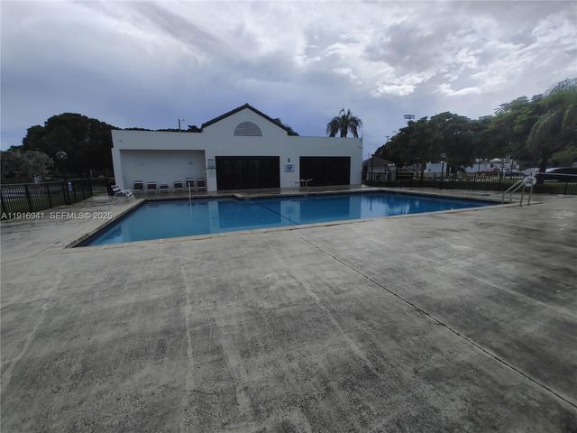 212 Lake Pointe Dr 112, Oakland Park, FL 33309