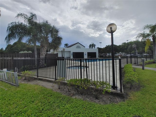 212 Lake Pointe Dr 112, Oakland Park, FL 33309
