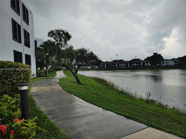 212 Lake Pointe Dr 112, Oakland Park, FL 33309