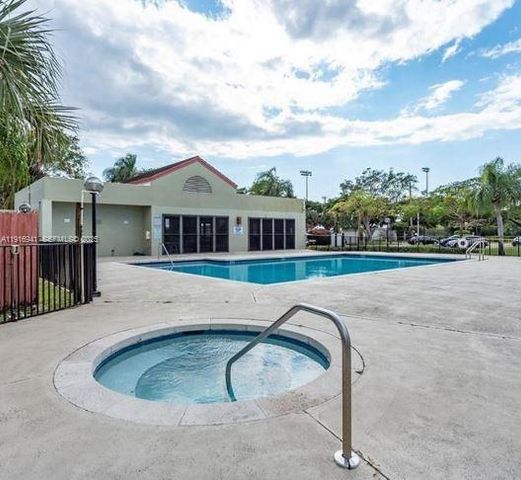 212 Lake Pointe Dr 112, Oakland Park, FL 33309