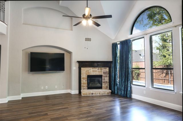 2417 Laguna Lane, Arlington, TX 76012