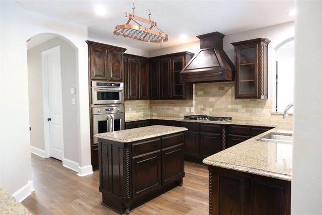 2417 Laguna Lane, Arlington, TX 76012