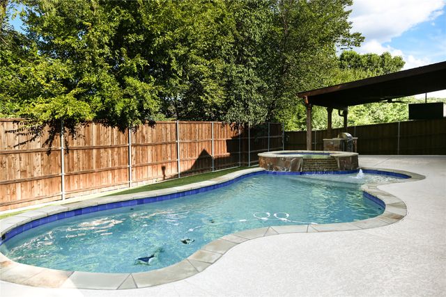 2417 Laguna Lane, Arlington, TX 76012