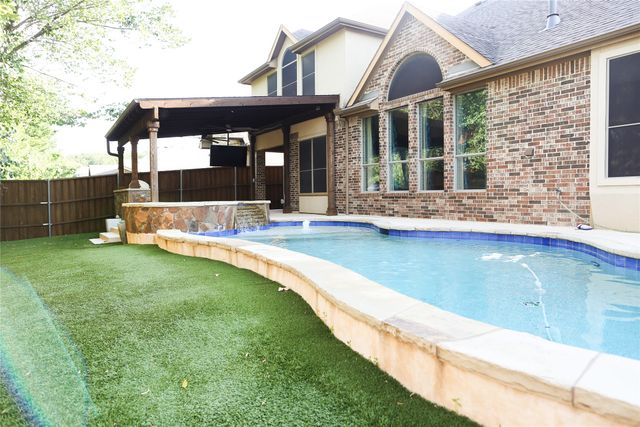 2417 Laguna Lane, Arlington, TX 76012