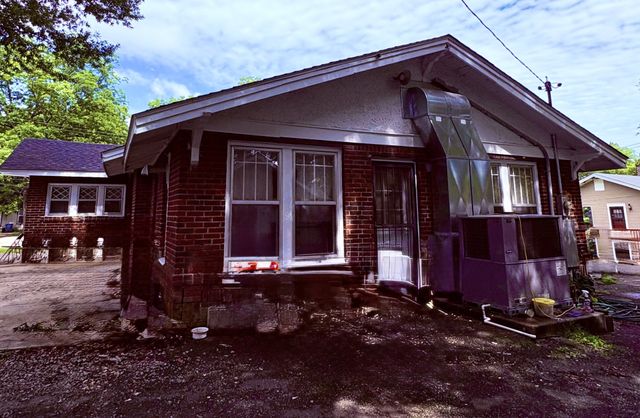 711 S Lexington St, Trenton, TN 38382