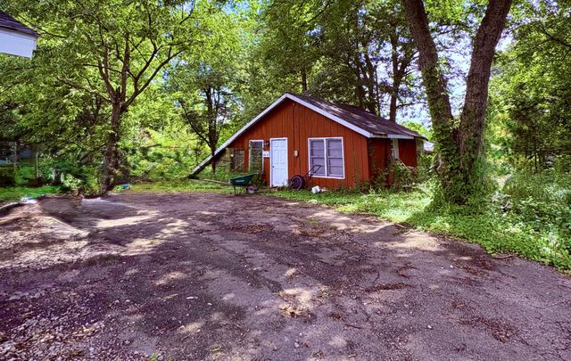 711 S Lexington St, Trenton, TN 38382