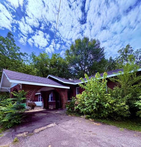 711 S Lexington St, Trenton, TN 38382