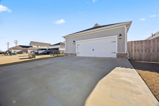 6760 Autumn Avenue, Springdale, AR 72762