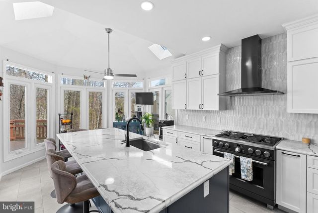 8605 WOODWREN TER, Fairfax Station, VA 22039