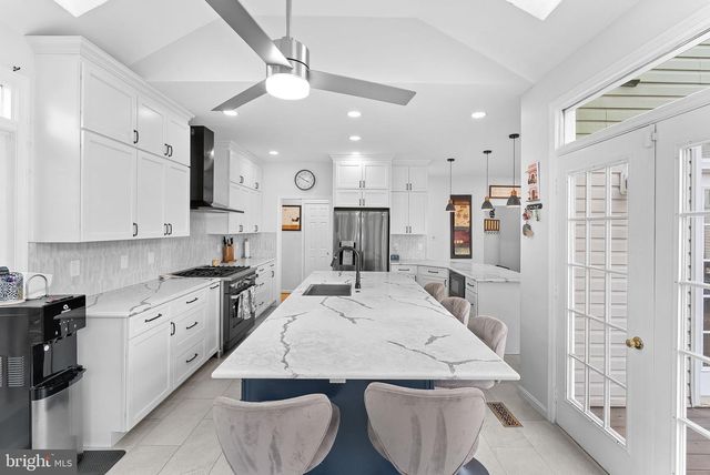 8605 WOODWREN TER, Fairfax Station, VA 22039