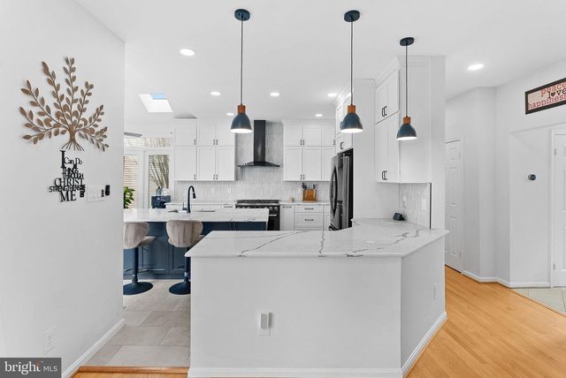8605 WOODWREN TER, Fairfax Station, VA 22039