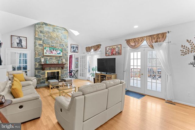 8605 WOODWREN TER, Fairfax Station, VA 22039