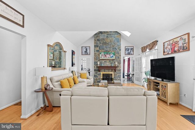 8605 WOODWREN TER, Fairfax Station, VA 22039