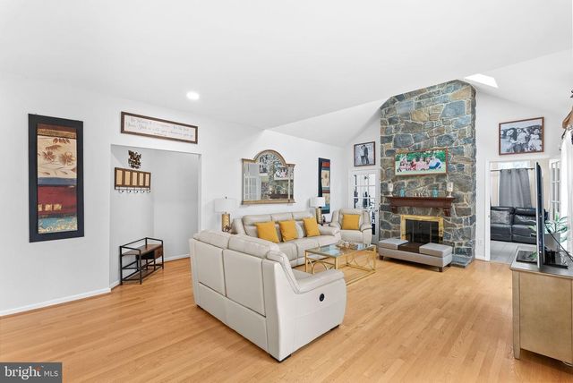 8605 WOODWREN TER, Fairfax Station, VA 22039