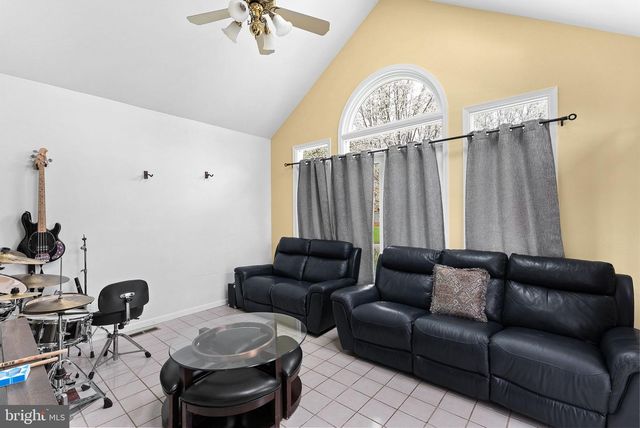 8605 WOODWREN TER, Fairfax Station, VA 22039