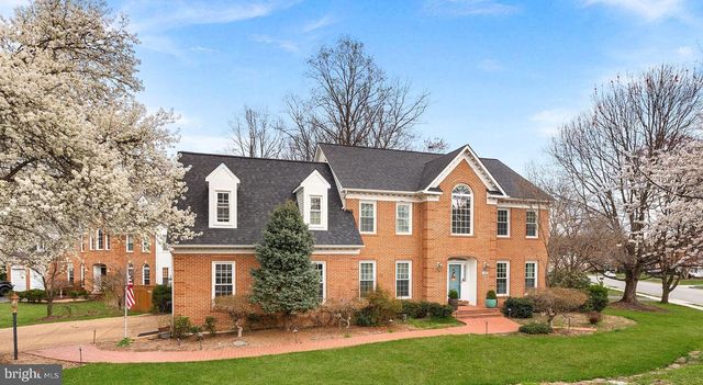 8605 WOODWREN TER, Fairfax Station, VA 22039