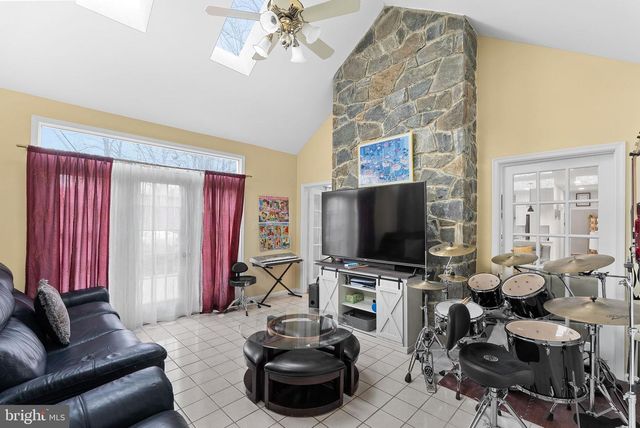 8605 WOODWREN TER, Fairfax Station, VA 22039