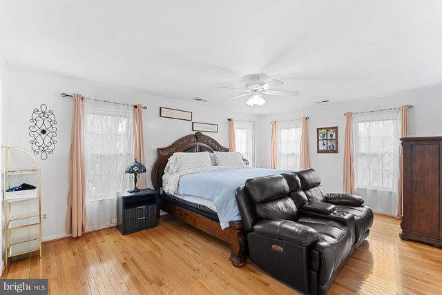 8605 WOODWREN TER, Fairfax Station, VA 22039