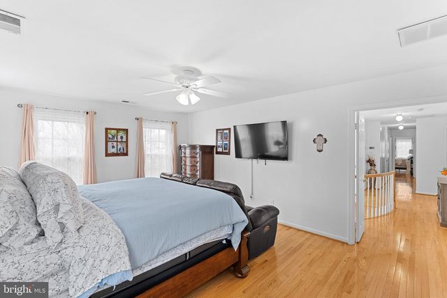 8605 WOODWREN TER, Fairfax Station, VA 22039