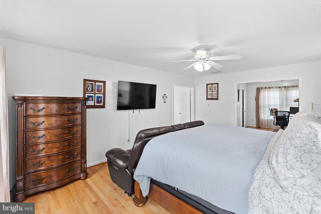 8605 WOODWREN TER, Fairfax Station, VA 22039