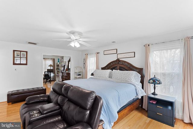 8605 WOODWREN TER, Fairfax Station, VA 22039