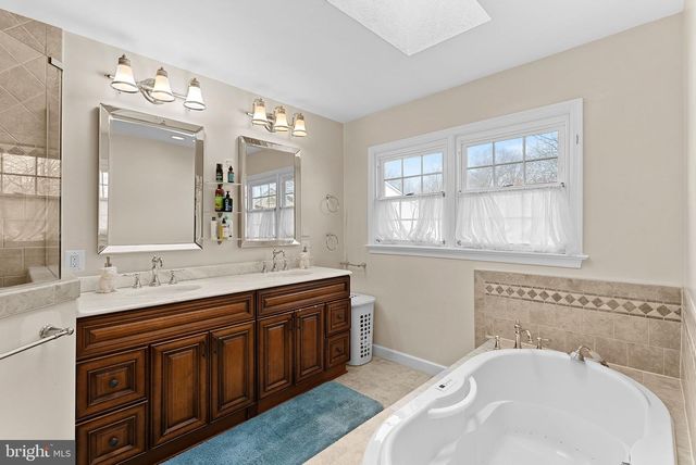 8605 WOODWREN TER, Fairfax Station, VA 22039
