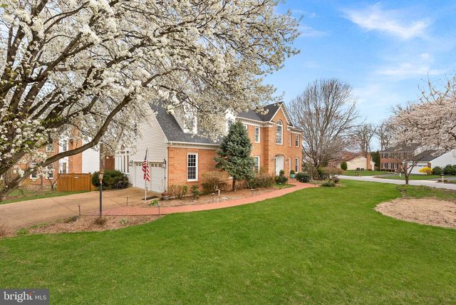 8605 WOODWREN TER, Fairfax Station, VA 22039