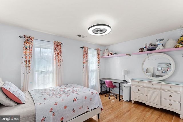 8605 WOODWREN TER, Fairfax Station, VA 22039