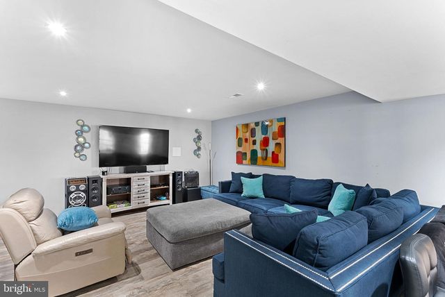 8605 WOODWREN TER, Fairfax Station, VA 22039