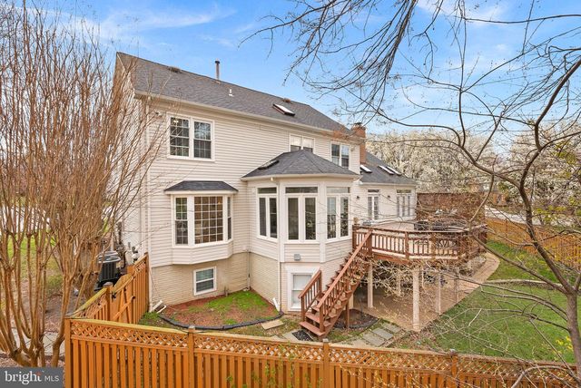 8605 WOODWREN TER, Fairfax Station, VA 22039