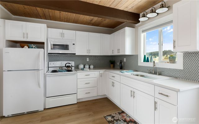 238 Keystone Avenue, Coupeville, WA 98239