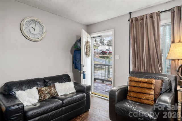 8 Linda Vista Drive, Asheville, NC 28806